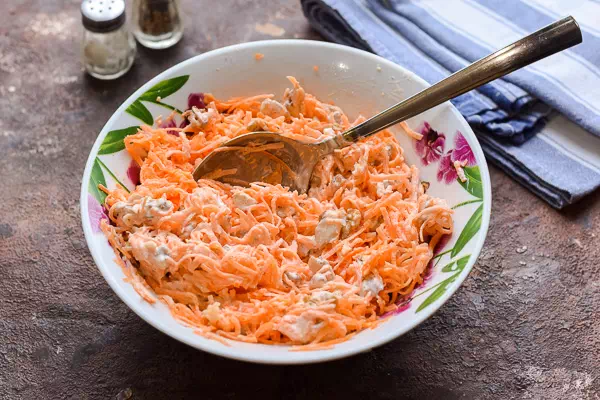 салат из моркови с орехами и чесноком рецепт фото 7